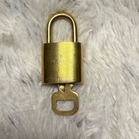 Louis Vuitton Lock & Key #305 - Picture 3 of 5